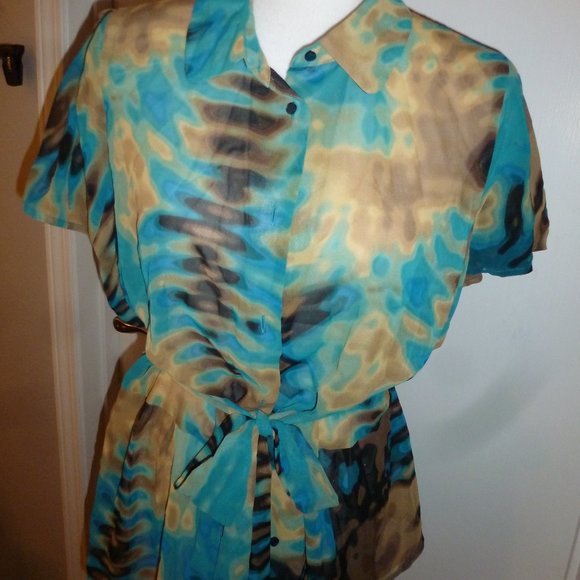 Worthington Tops - Beautiful Seismic Wave buttoned short sleeve top